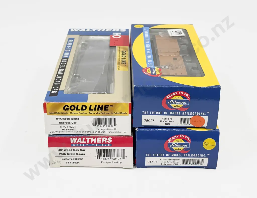 Walthers and Athearn HO Four Rolling Stock Box Cars Image 1++