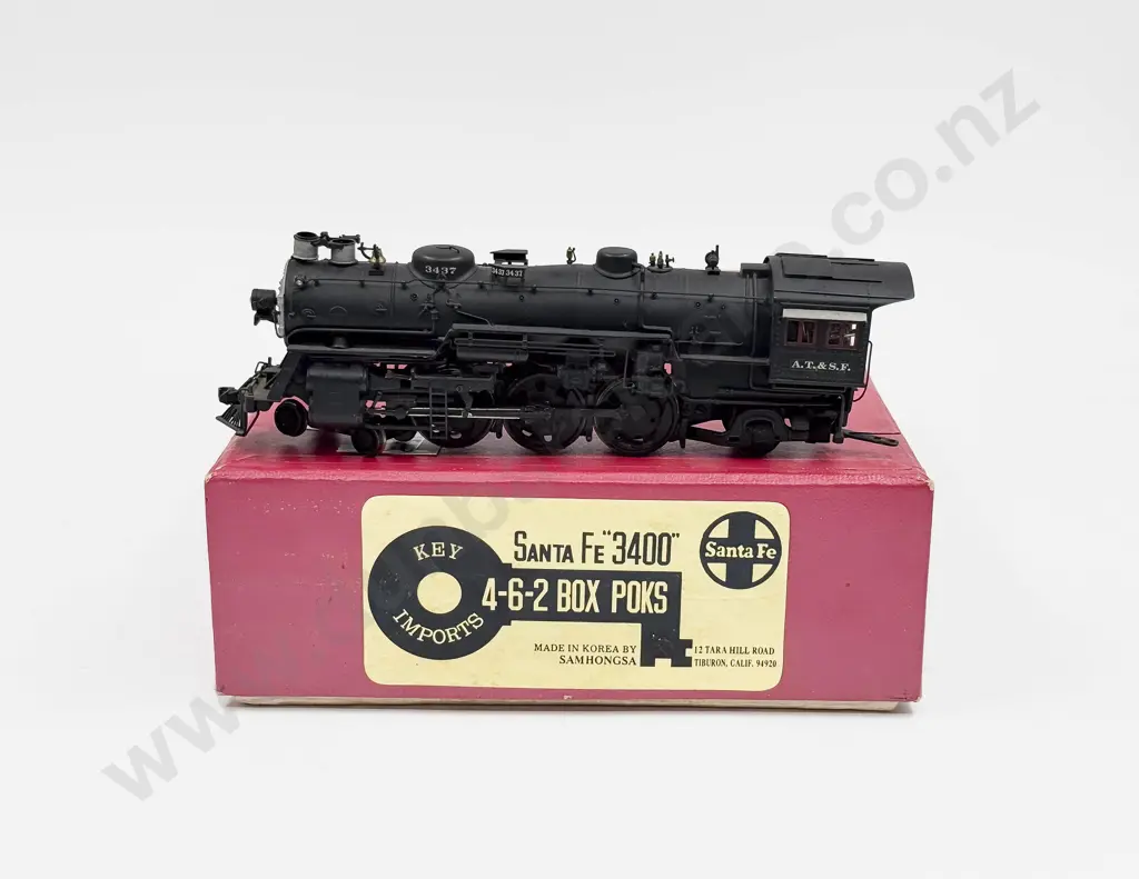 Key Imports SamHongsa HO Santa Fe 4-6-2 ATSF 3437 Class Locomotive and Tender Image 1++