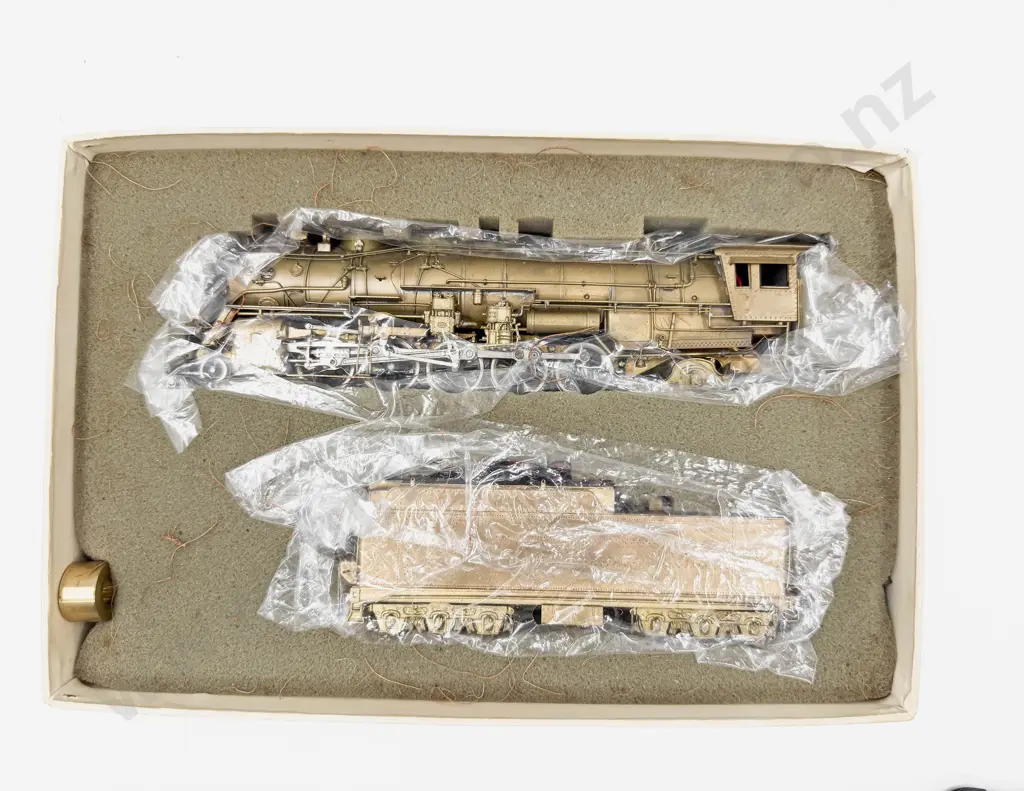 United HO Undecorated Brass Santa Fe 2-10-2 Locomotive and Tender Image 1++