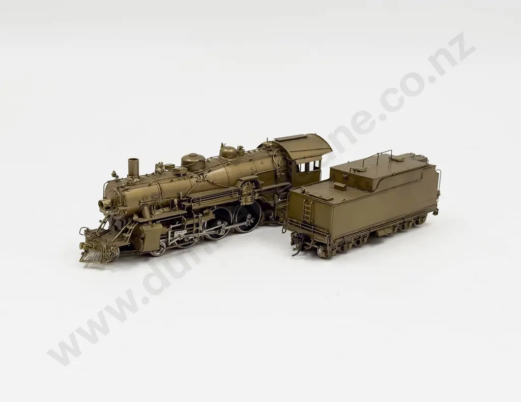 Hallmark Models Dong Jin Korea Unboxed HO Undecorated Brass Santa Fe 4-6-2 Locomotive and Tender Image 1++