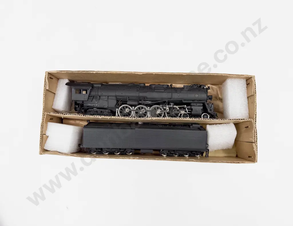 United HO Black Undecorated Brass Santa Fe 4-8-4 Locomotive and Tender Image 1++