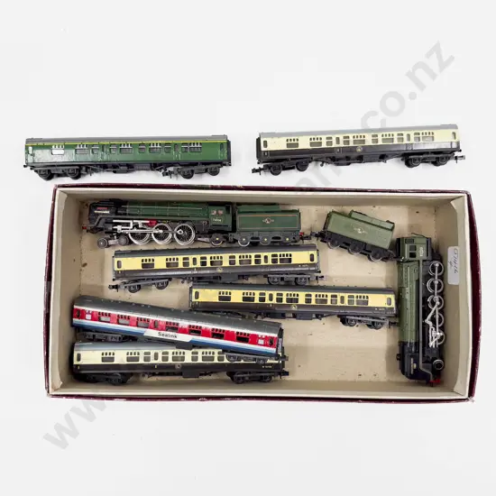 N Gauge Trix 2-10-0 Loco & Tender 4-6-2 Loco & Tender with Six Various Passenger Coaches