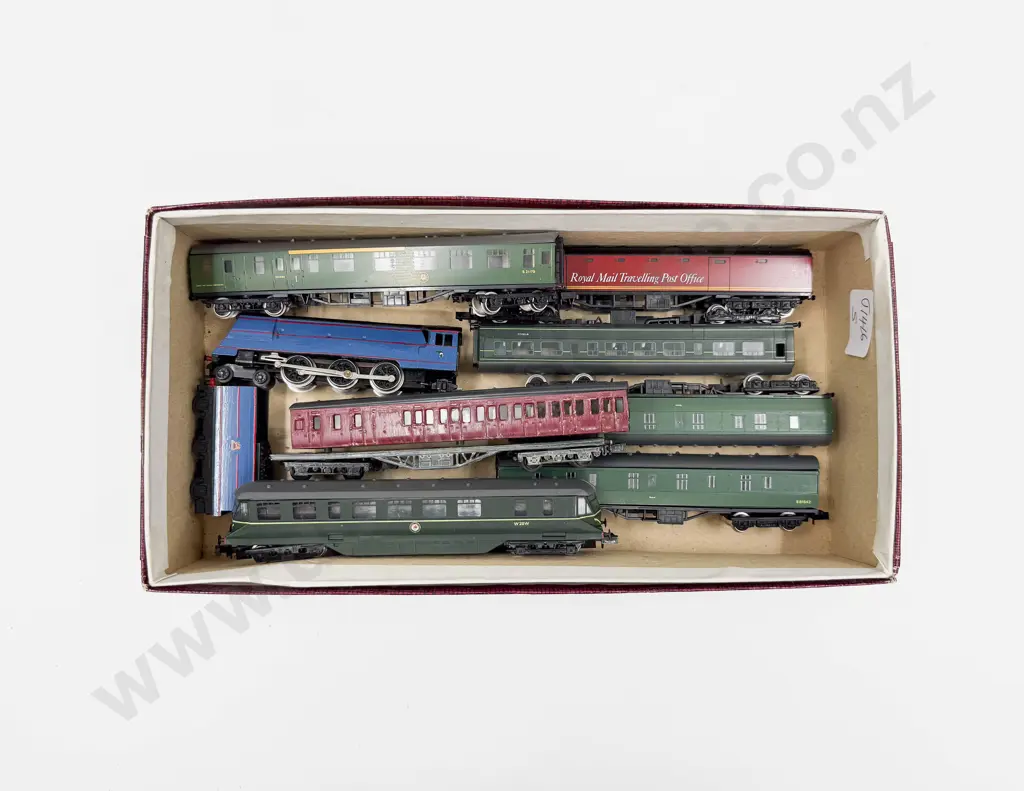 N Gauge Grafar 4-6-2 Locomotive & Tender Image 1++