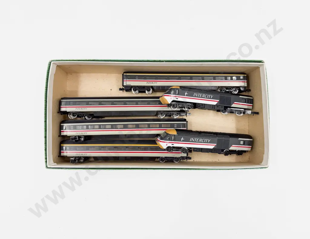 Grafar N Gauge Diesel Locomotive Powered & Unpowered Intercity with Four Coaches Image 1++