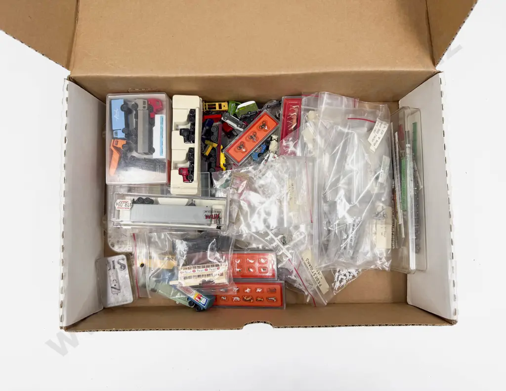 N Gauge Good Quantity Vehicles Figures Lineside Accessories and Diecast Kits Image 1++