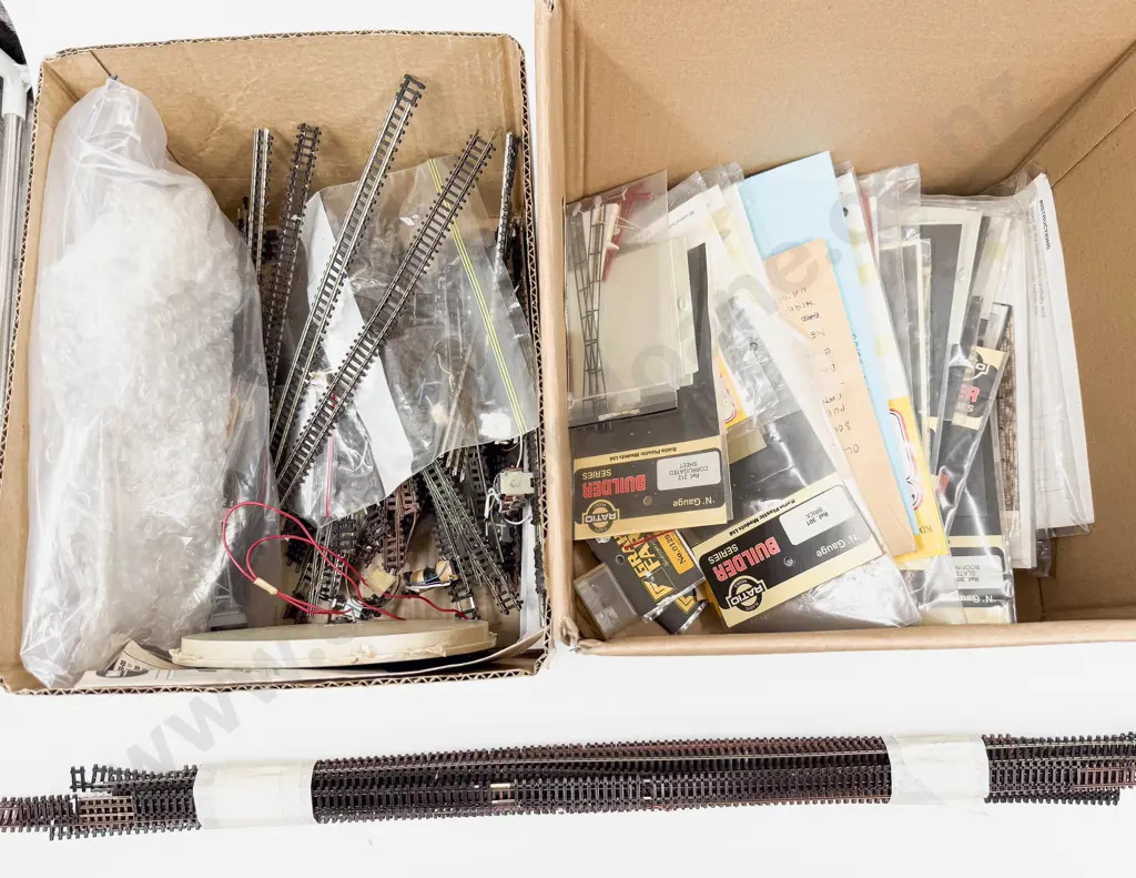 N Gauge Quantity Lineside Accessory Architecture Kits and Part Kits Image 1++