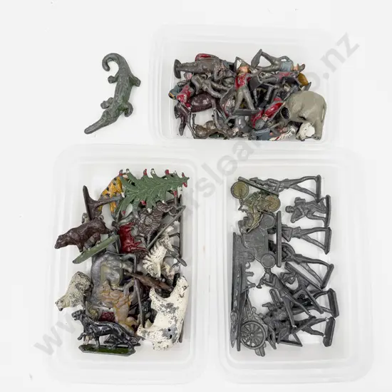 Mixed Collection Vintage Diecast Soldiers and Farm Zoo Animals (some with faults)