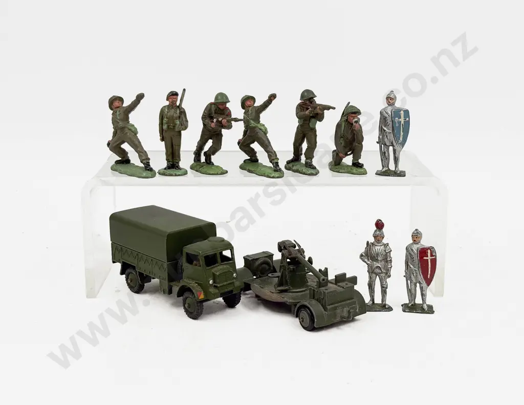 Dinky Unboxed 623 Army Wagon and 161b Anti Aircraft Gun some condition faults with Soldier Figures (9) Image 1++