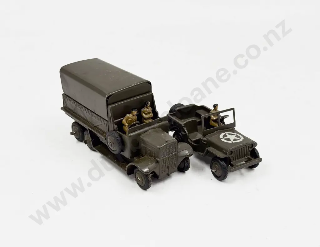 Dinky (151b) Military Covered Wagon with figures and Jeep Image 1++
