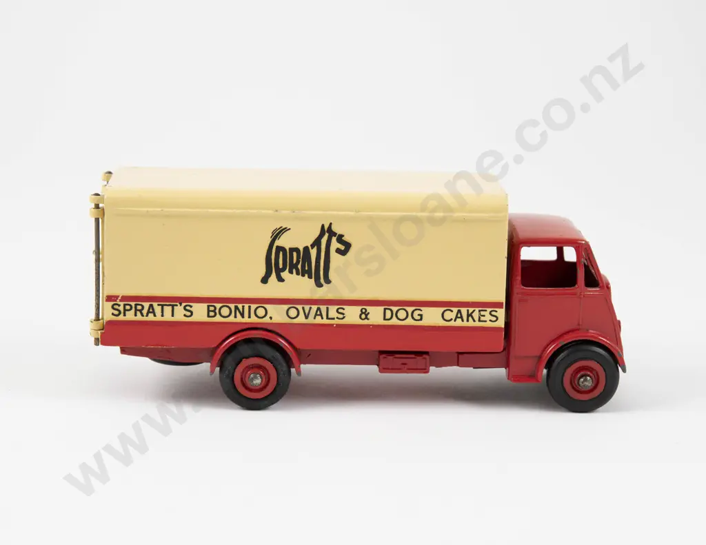Dinky Boxed 917 Guy Van Image 1++