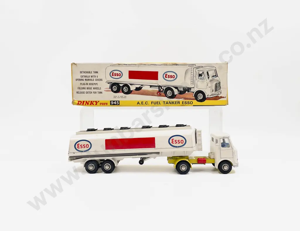Dinky Boxed 945 AEC Fuel Tanker Esso Image 1++