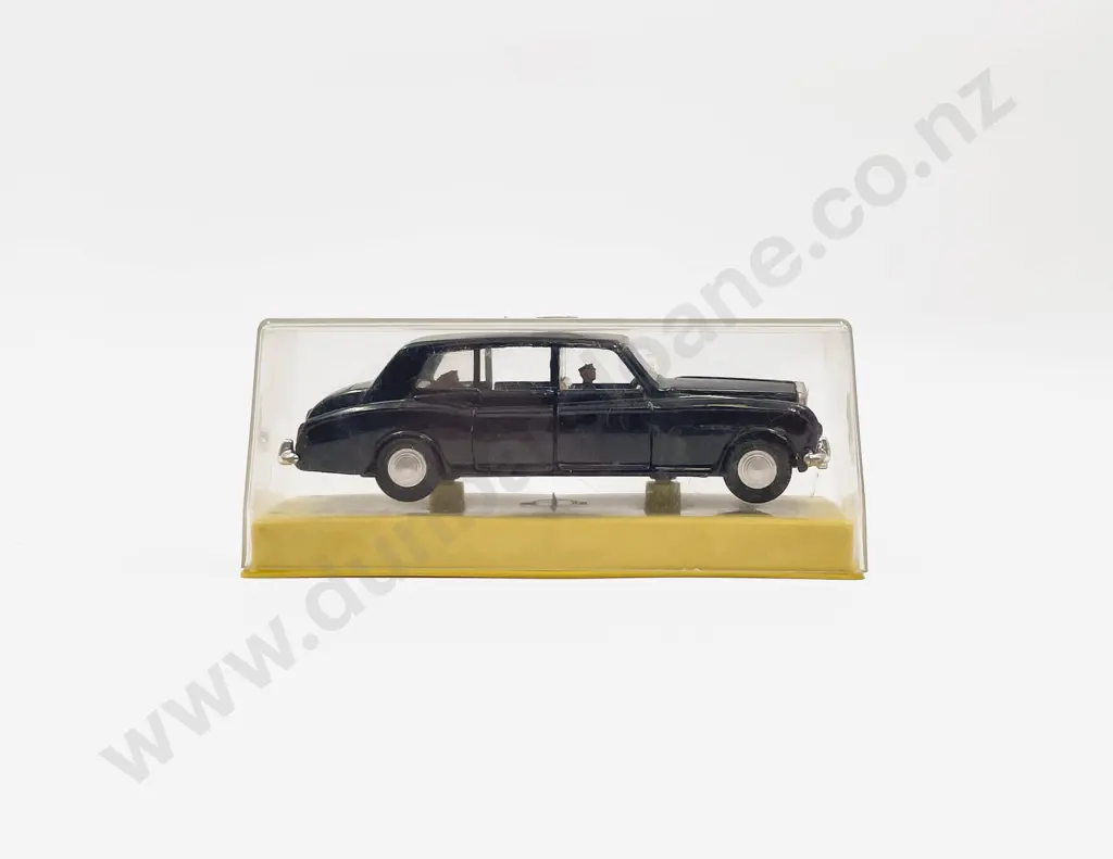 Boxed Dinky 152 Rolls Royce Phantom V Limousine with Two Passengers Image 1++
