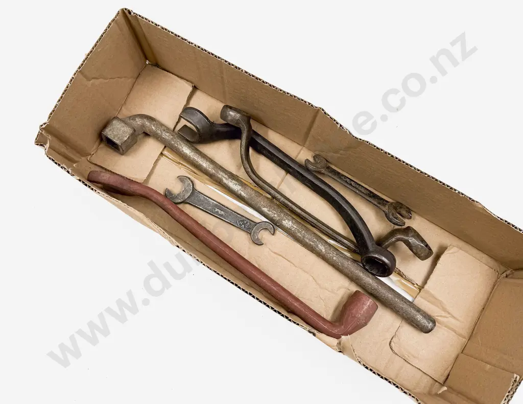 Six Vintage Ford Branded Hand Tools Image 1++