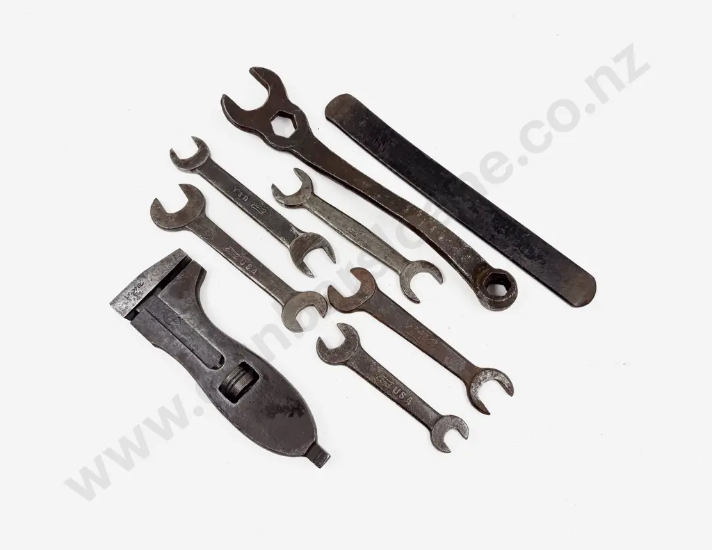 Six Vintage Ford Branded Hand Tools and Dunlop Tyre Lever Image 1++