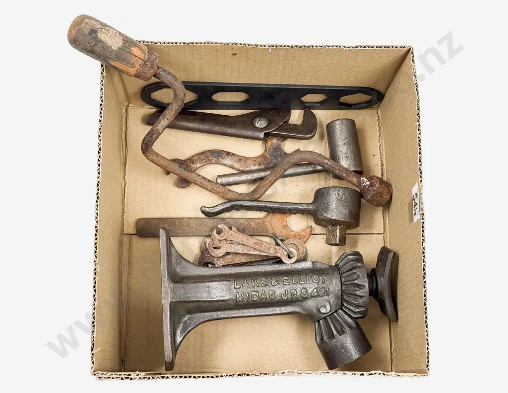 Lake & Elliot Midas JRS421 Car Jack with Assorted Vintage Car Hand Tools Image 1++