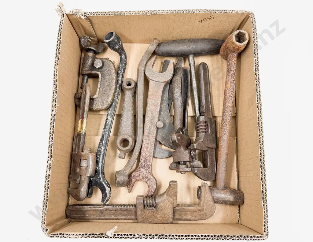 Qty Mixed Vintage Automobile and Other Tools Image 1++