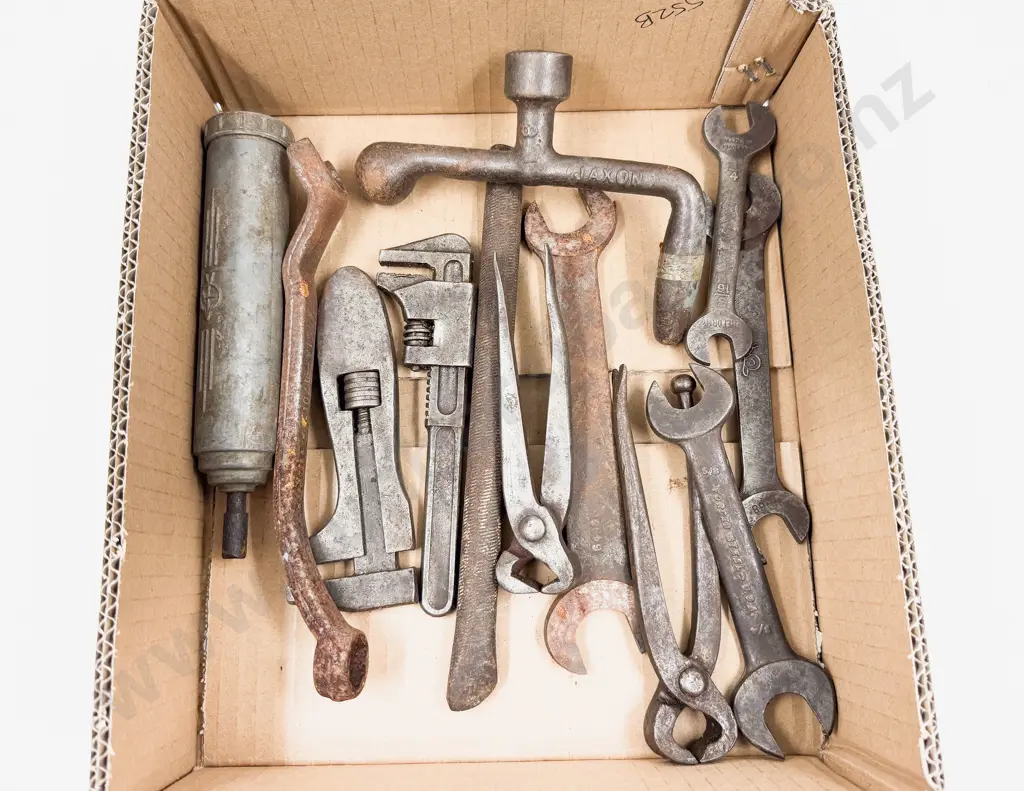 Qty Mixed Vintage Automobile and Other Tools Image 1++