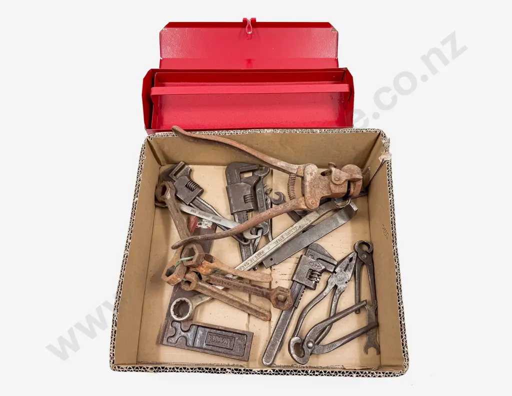 Qty Mixed Vintage Automobile and Other Tools Image 1++