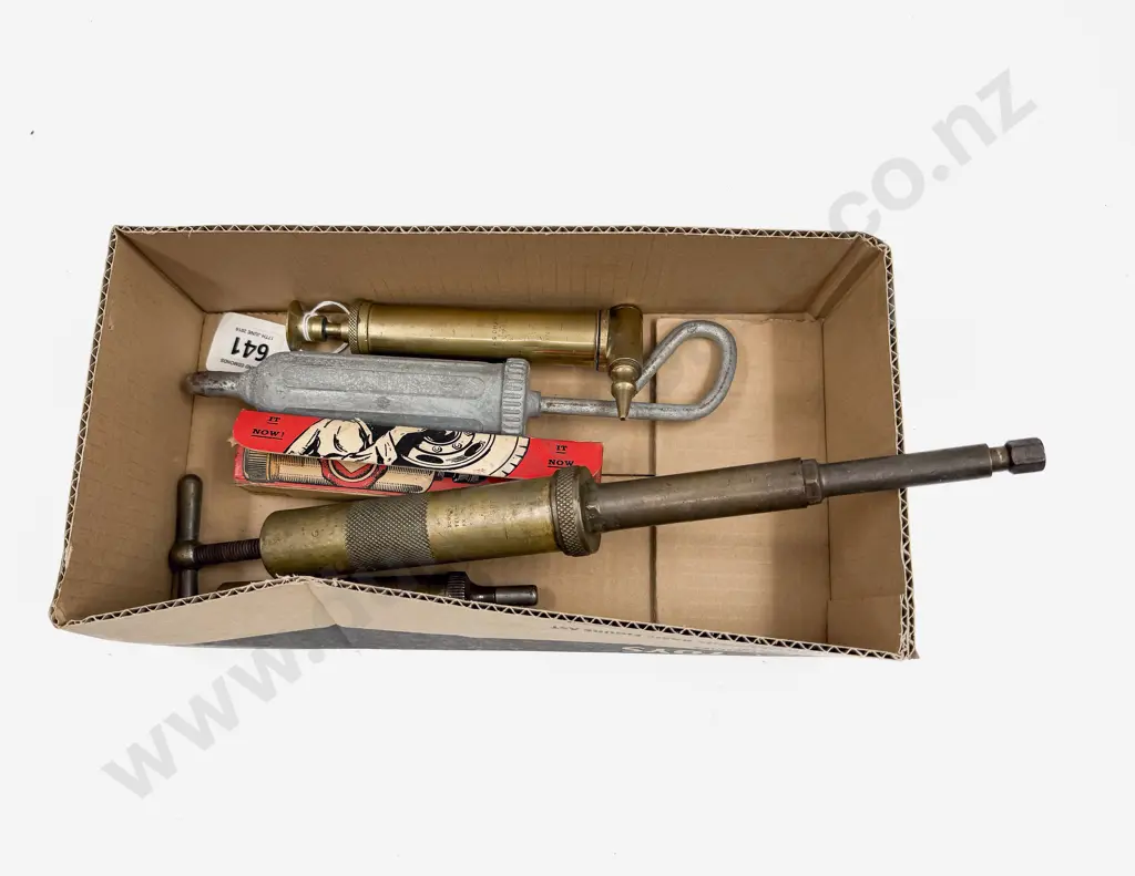 Five Various Manufacture Vintage Grease Guns Image 1++