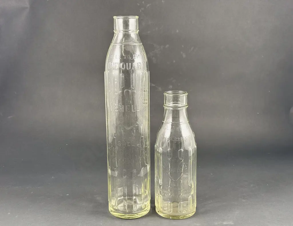 Shell NZ One Quart and One Pint Glass Oil Bottles Image 1++