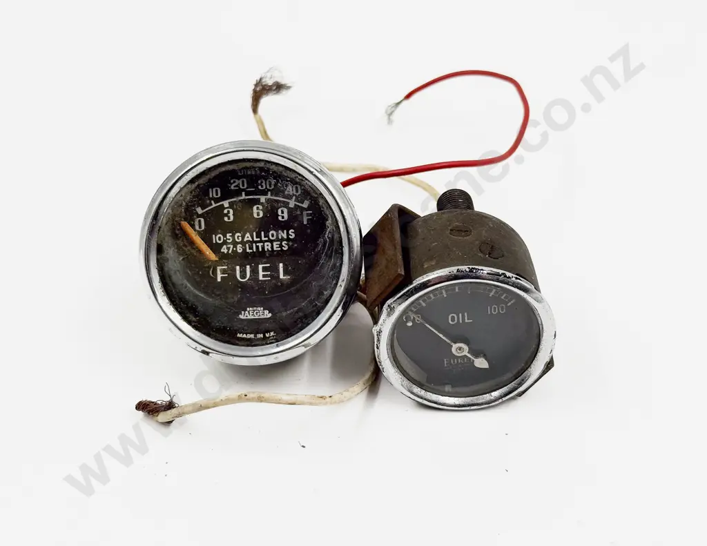 Jager Triumph Spitfire Fuel Gauge and Eureka Oil Gauge Image 1++