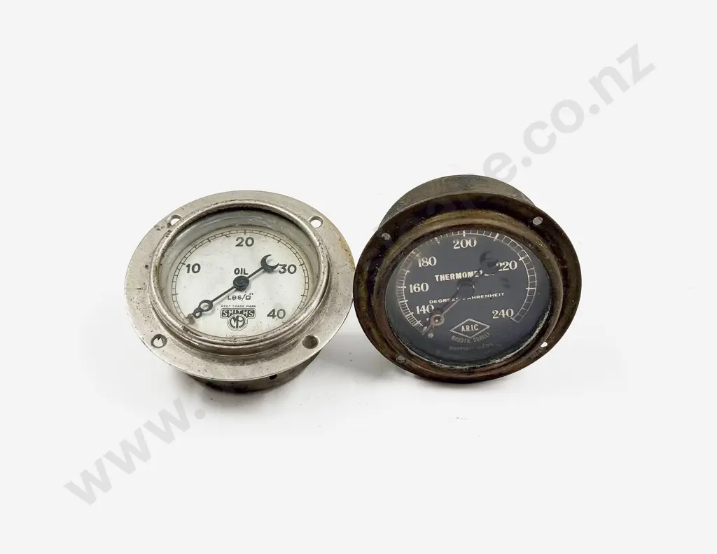 Smiths Oil Gauge and ARIC Morden Surrey Thermometer Image 1++