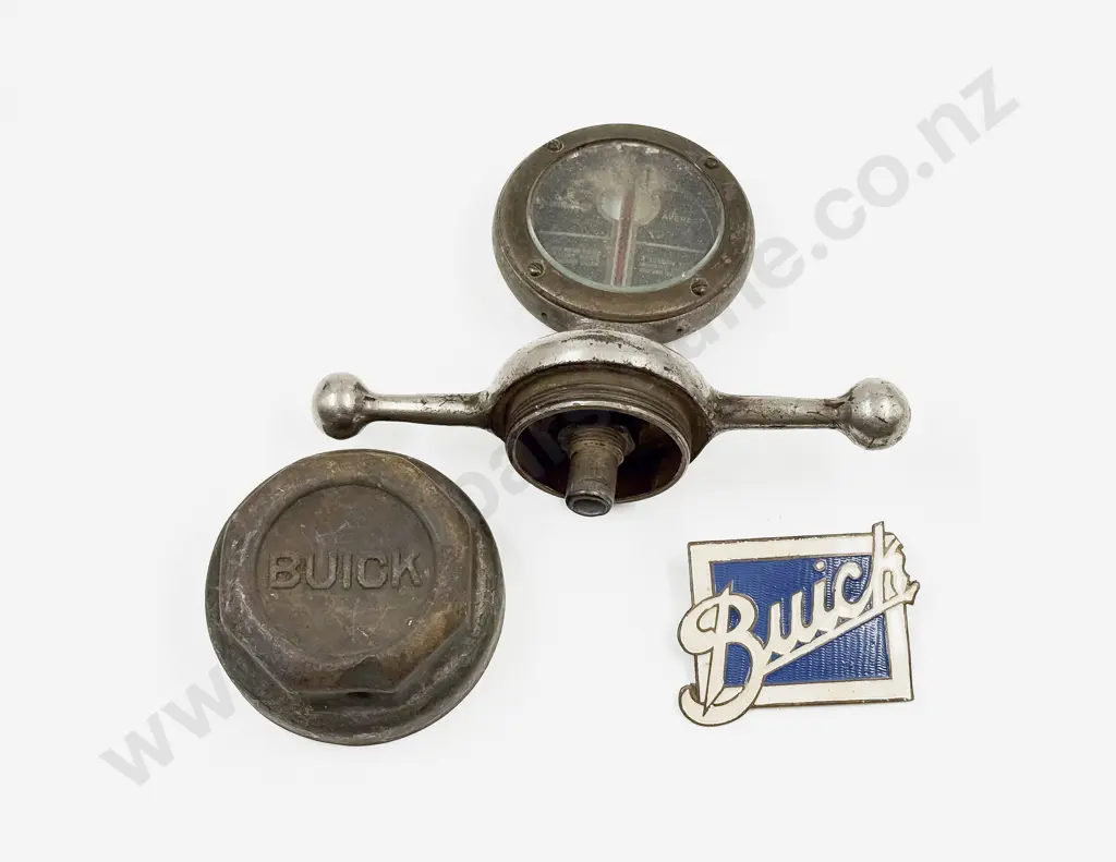 Boyce Moto Meter Buick on 'Dog Bone' Radiator Cap Image 1++