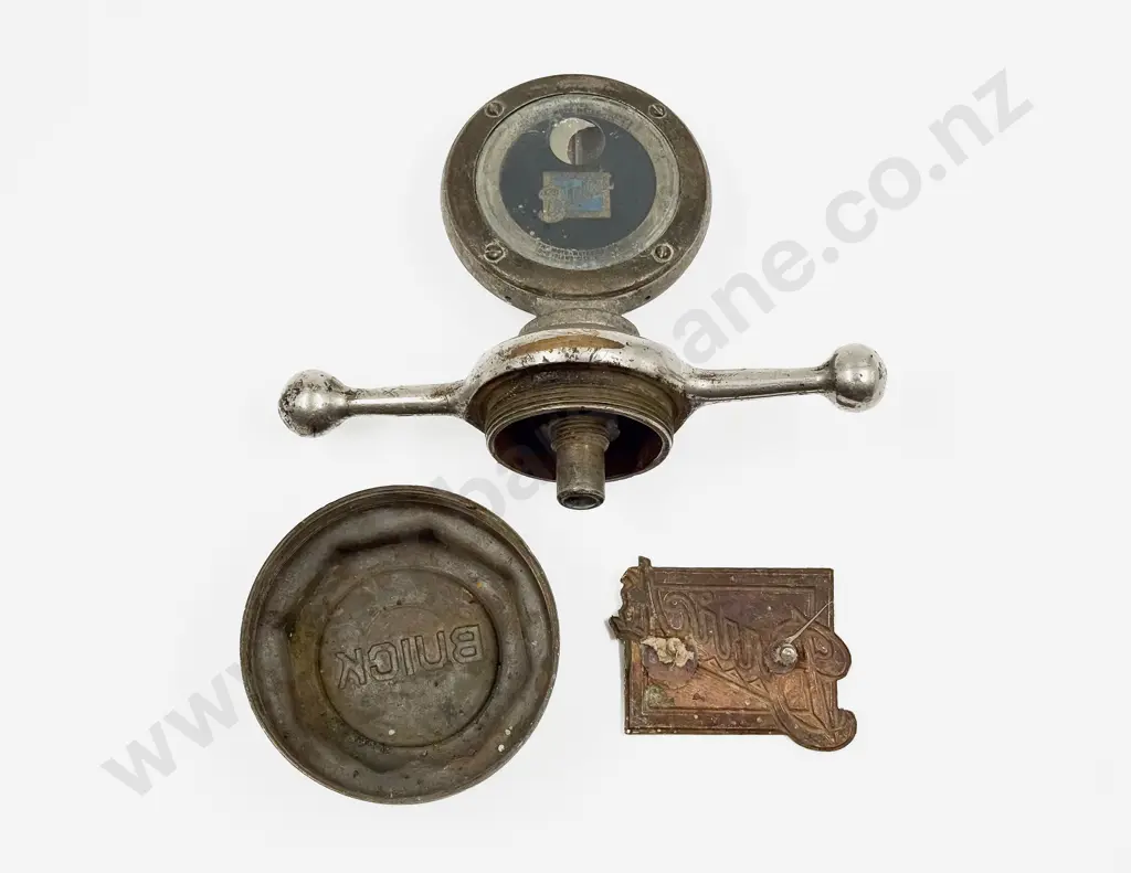 Boyce Moto Meter Buick on 'Dog Bone' Radiator Cap Image 1++