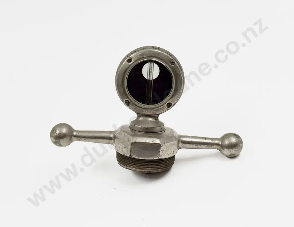 Moto Meter Overland Whippet on 'Dog Bone' Radiator Cap Image 1++