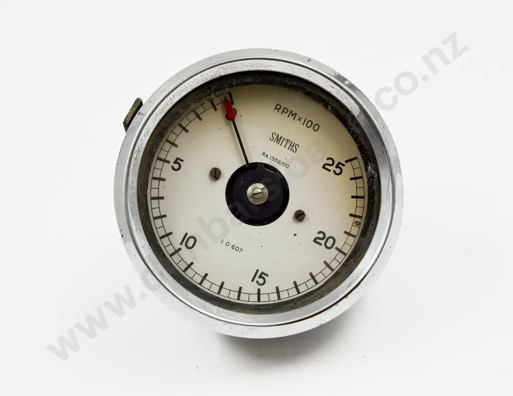 Steel and Chrome Plated Cased Smiths RPM x 100 Gauge Image 1++