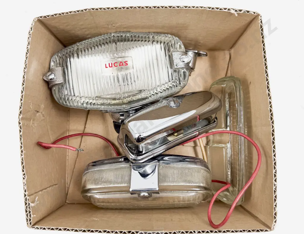 Two Lucas L661 - 494 Reversing Lamps with Licence Plate Lamp spear Glass & Switch Image 1++