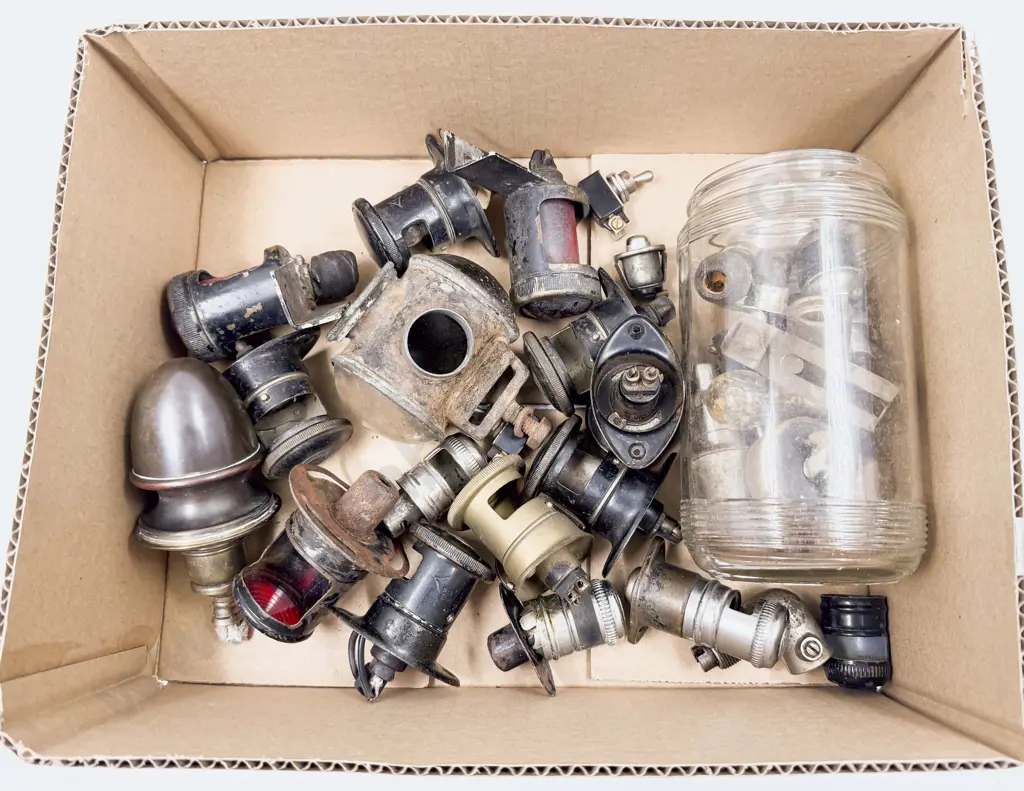 Qty Assorted Vintage Interior Carriage Light Fittings and Various Image 1++