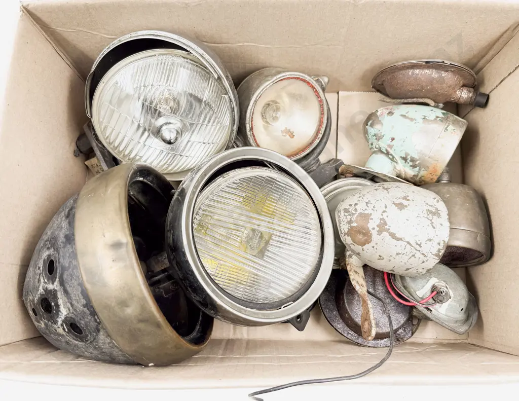 Qty Assorted Fog Lamps and Various suitable for parts and repair Image 1++