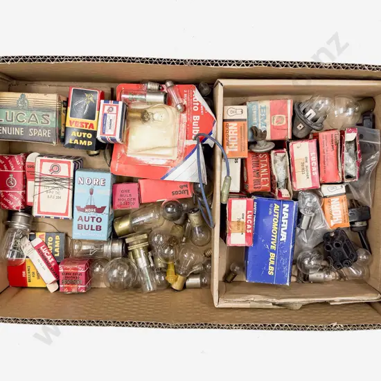 Qty Assorted Vintage Packeted and Loose Light Bulbs