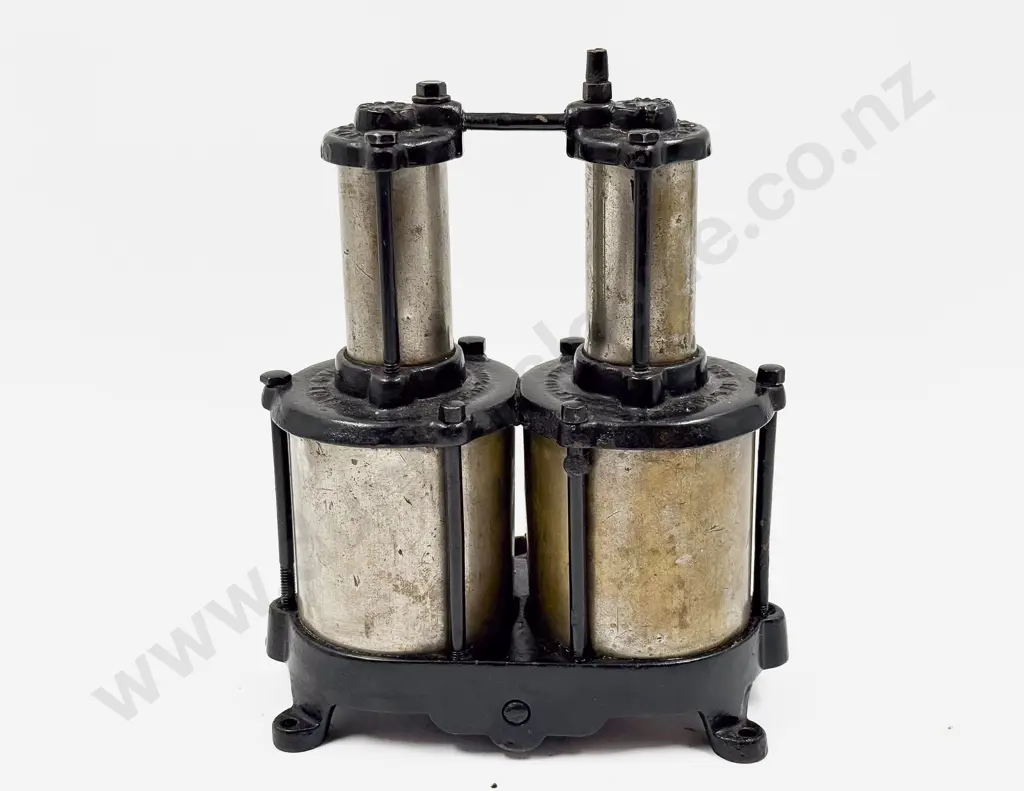 C1917 Globe MGC Co 'Dead Easy' Tire Pump Image 1++