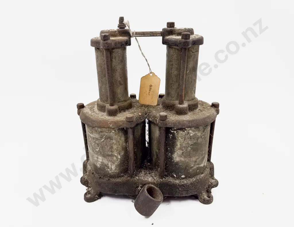 C1917 Globe MGC Co 'Dead Easy' Tire Pump Image 1++