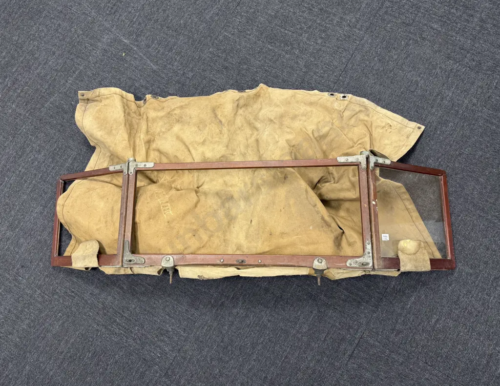 Vintage Automobile Back Seat Passenger Windscreen Image 1++