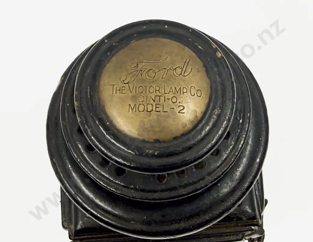Ford The Victor Lamp Co Model-2 Kerosene Lamp Image 1++