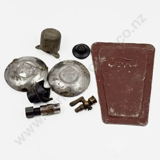 Various Vintage Ford Monogrammed Small Car Bits and Various (8)