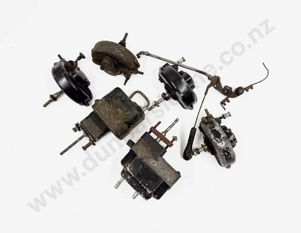 Four Vintage Trico Windscreen Wiper Motors and Two Others Image 1++