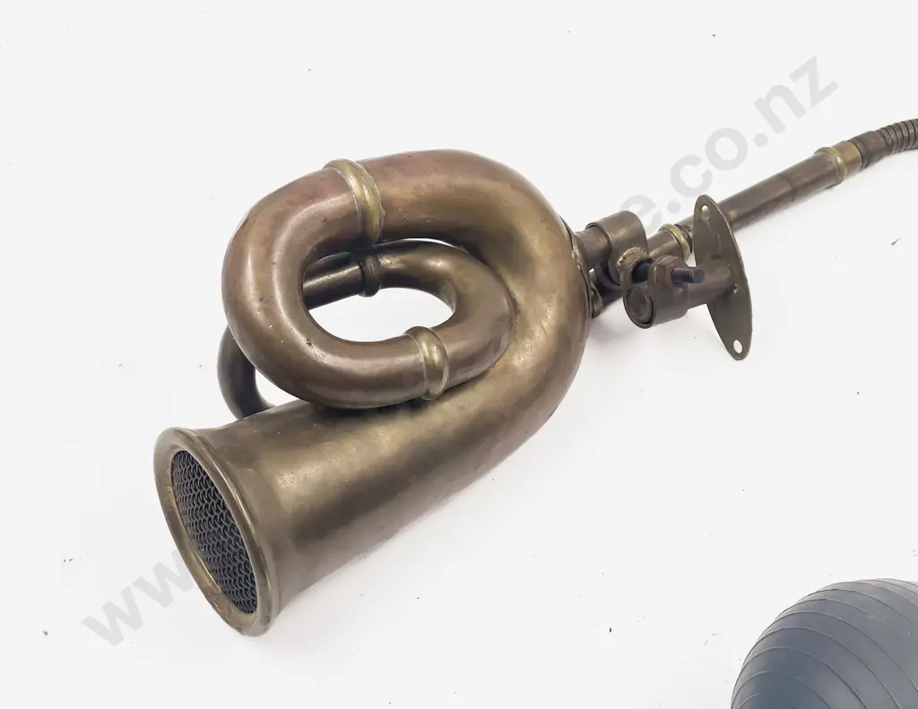Vintage All Brass Car Horn Image 1++