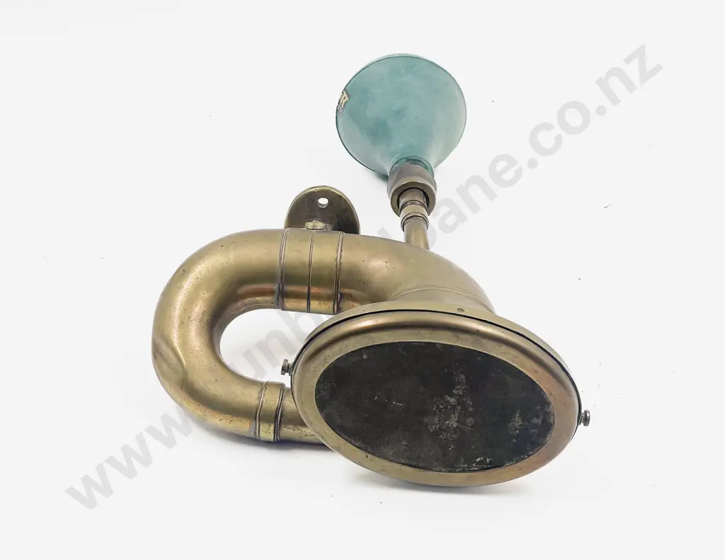 Vintage Brass Automobile Horn Image 1++
