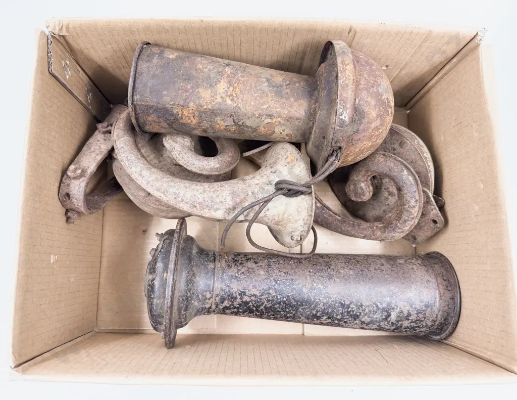 Vintage Automobile Horns suitable for restoration and or parts Image 1++