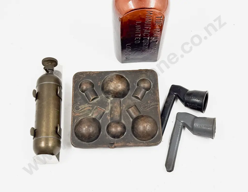 1-2-3 Bicycle Fire Extinguisher with Water Bottler Pourers and Light Bulb Case Image 1++