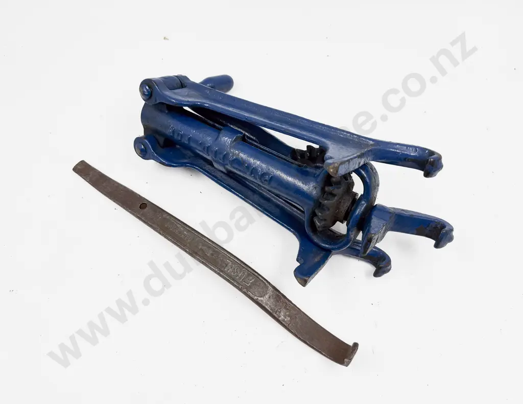 Pacific Rim Tool Tire Jack Spreader with Michelin Tire Lever Image 1++