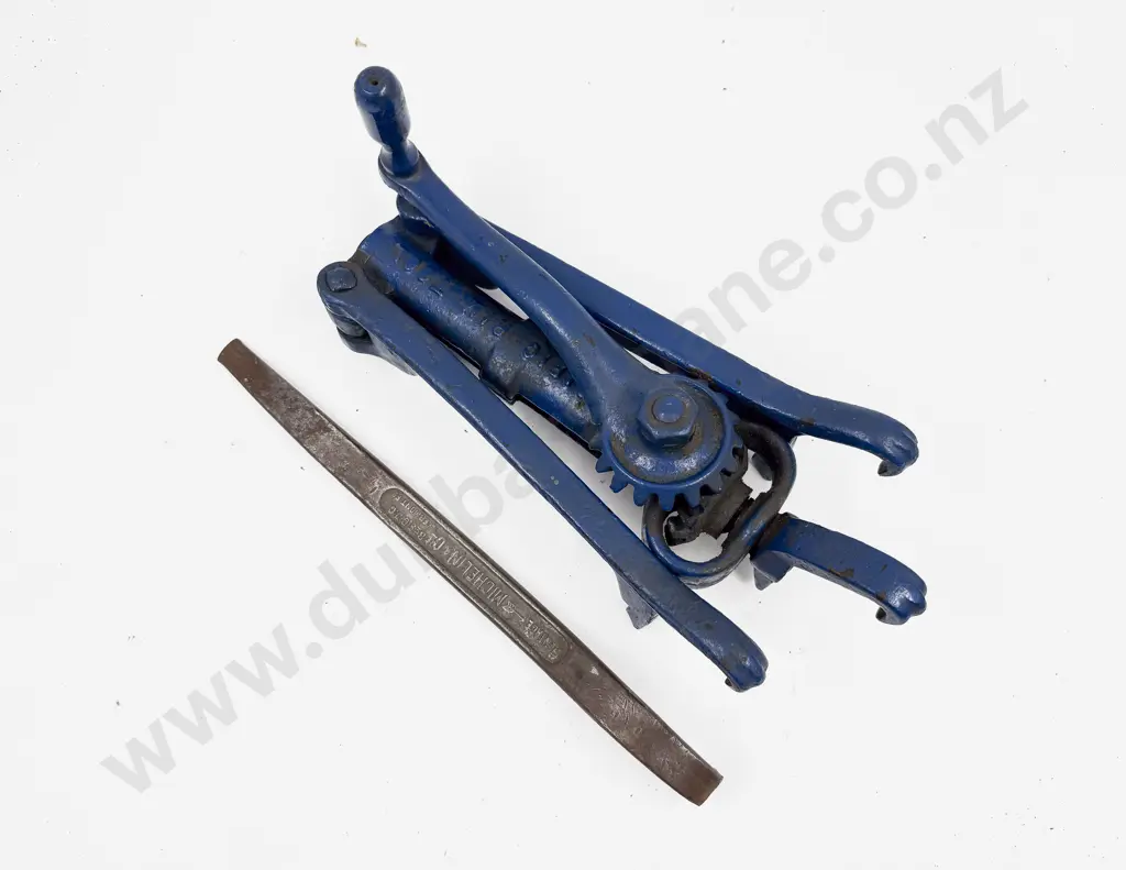 Pacific Rim Tool Tire Jack Spreader with Michelin Tire Lever Image 1++