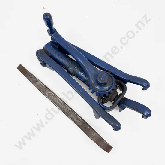 Pacific Rim Tool Tire Jack Spreader with Michelin Tire Lever