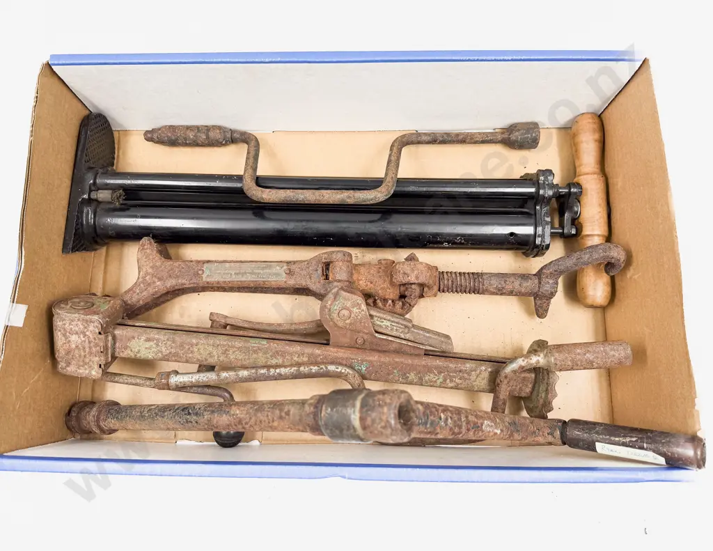 Three Vintage Tire Jacks with Hand Cranks Image 1++