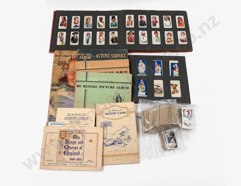 Collection Cigarette Cards & Albums Image 1++