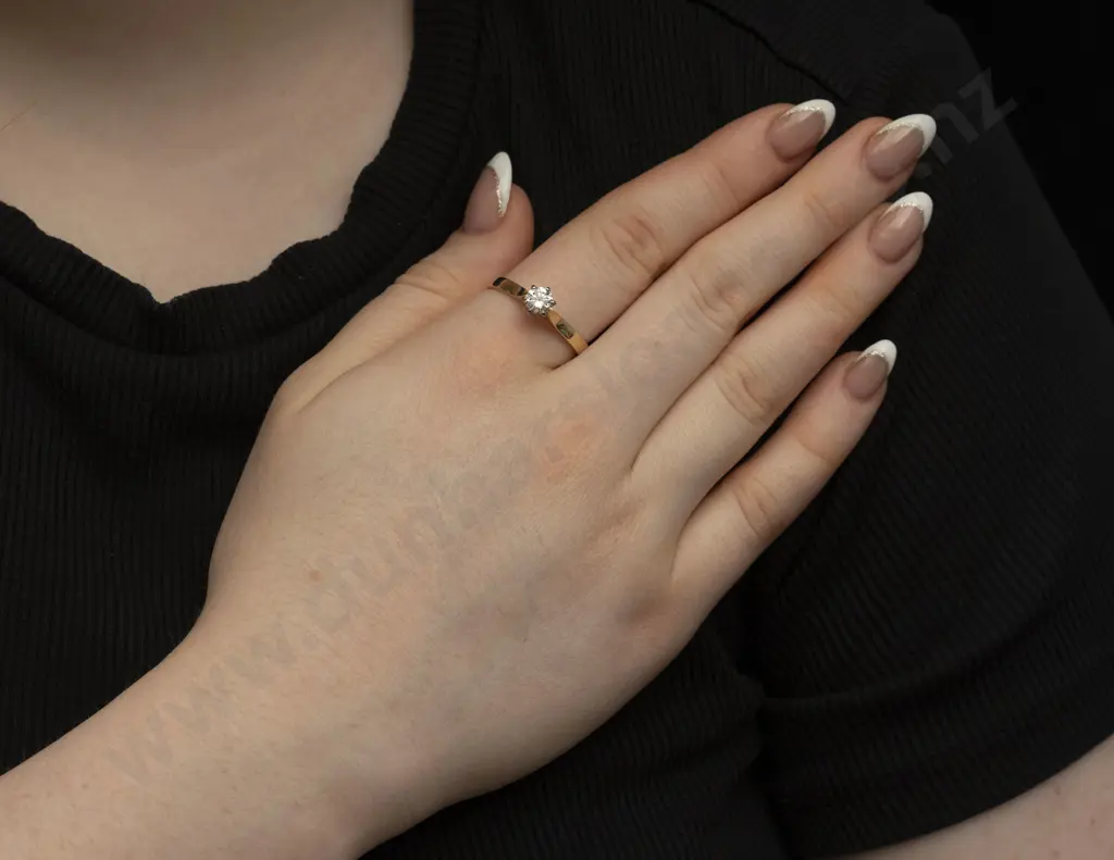 18ct Solitaire Diamond Ring Image 1++
